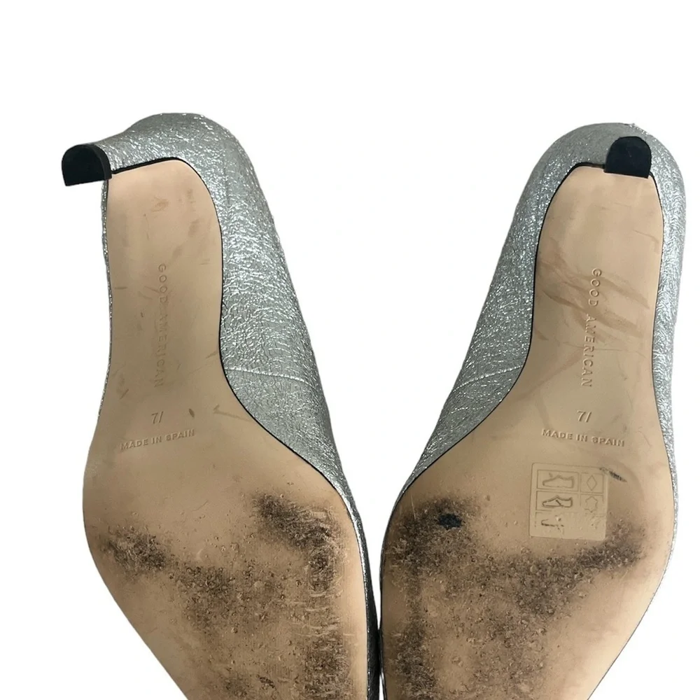 Good American The Icon Pointed Toe pump Heels. Silver crackle leather size 7.